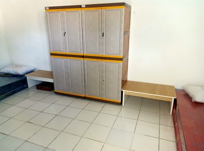 1 kamar isi 2 orang dan 1 kamar isi 1 orang