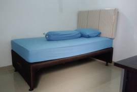 kamar tidur + ac + lemari + meja belajar + kursi