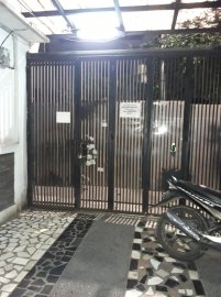 Kost dekat dengan kampus kedokteran Trisakti, seberang Taman Anggrek dan Central Park