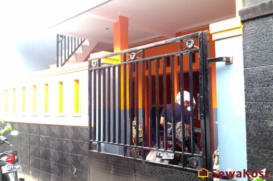 tamapak depan pagar