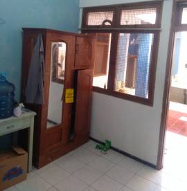 Tampak dapur+lemari es dari dalam kamar