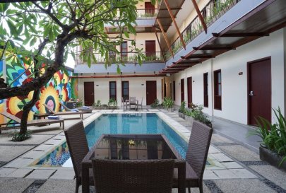 Kost Raya Legian Bali