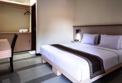 Kost Raya Legian Bali