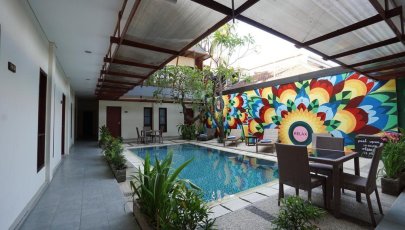 Kost Raya Legian Bali