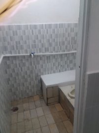 Kos Surabaya Pusat Murah Bersih Kamar mandi dalam di Jalan utama
