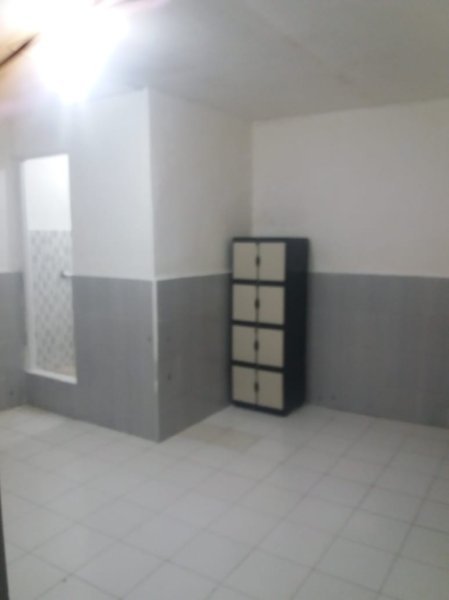 Kos Surabaya Pusat Murah Bersih Kamar mandi dalam di Jalan utama