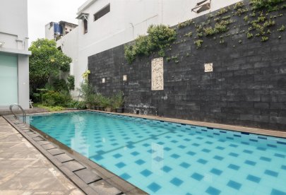 Kost Menteng eksklusif fasilitas lengkap + balkon