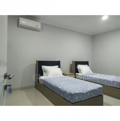 Guesthouse double bed (Rp. 300.000/malam). Kamar mandi dalam