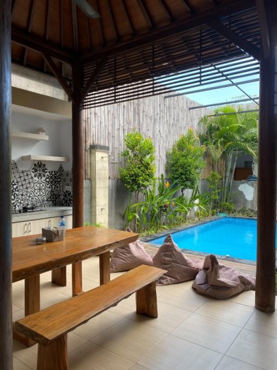 Disewakan kost mingguan bulanan dengan fasilitas lengkap dan nyaman Disewakan kost mingguan bulanan dengan fasilitas lengkap dan nyaman