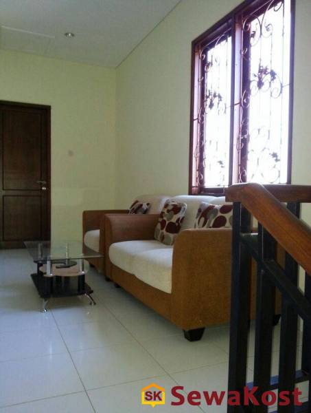Kost Putri, Karyawati dan Mahasiswi