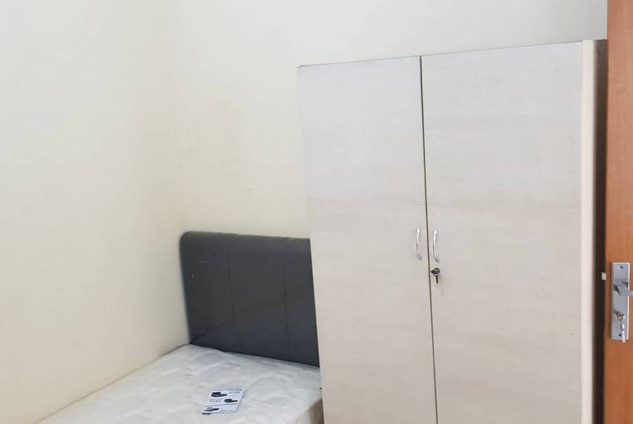 Sedia kamar kost