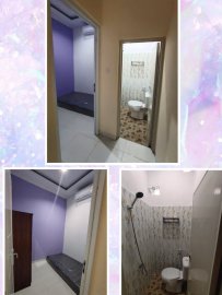 Kamar isi kasur, lemari setiap kamar ada jendela dan AC. Kamar mandi sistem shower dan closet duduk dan ada exhaouse fannya dalam kamar mandi