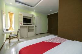 OYO 523 Dedy Beach Inn