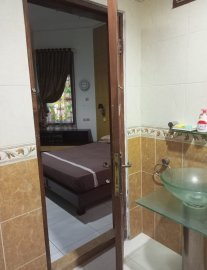 KAMAR KOST EKSKLUSIF DENGAN ENSUITE  DI TEBET, AKSES TERBAIK