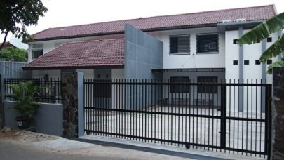 KOST RUMAH PRAJA. Daerah elit  Arteri Pondok Indah, Jakarta Selatan. HP/WA : 08158328017